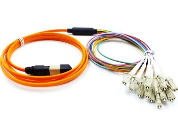 MPO الألياف البصرية متعددة الأوضاع 0.9 مم MPO إلى كابل LC مع خسارة إرجاع 55dB