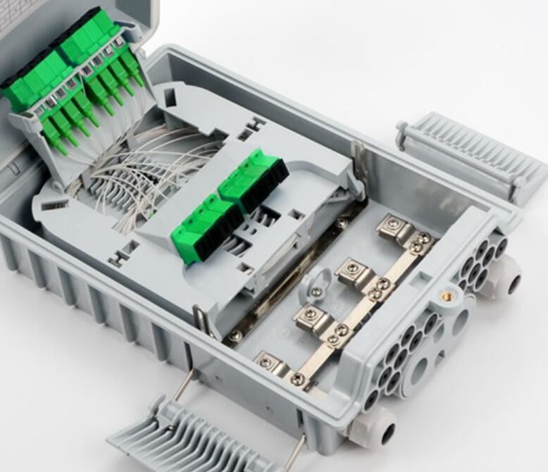 صندوق مشترك من الألياف البصرية الخارجية الجدار Ftth 2 مدخل + منفذ متوسط ​​المدى ، 16 منفذًا للكابلات المنسدلة