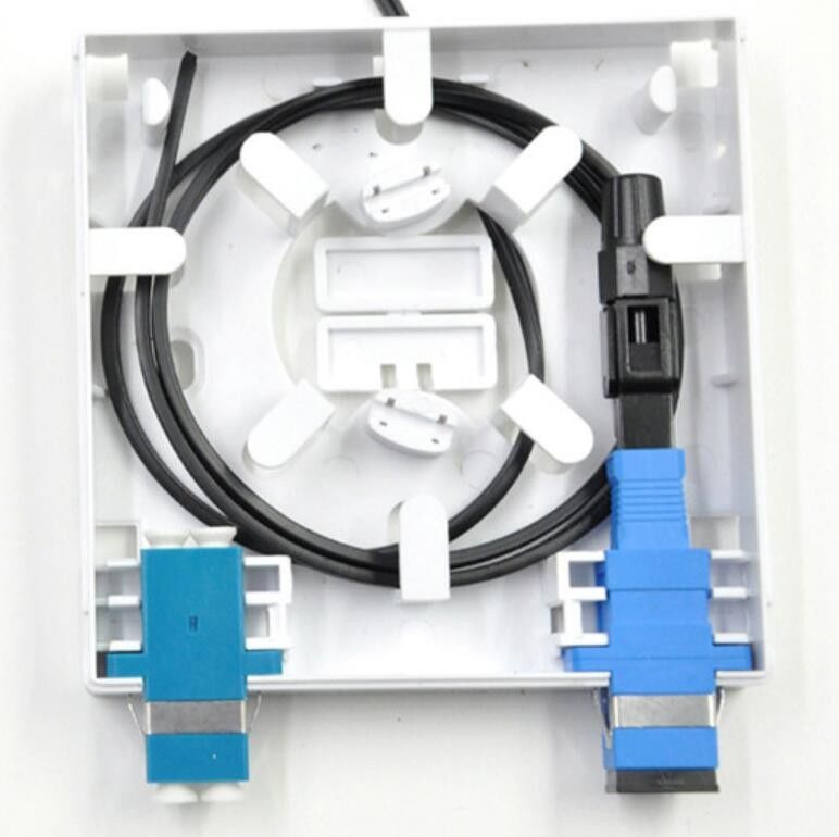 صندوق إنهاء الألياف البصرية ISO FTTH داخلي مثبت على الحائط 2 منافذ ABS