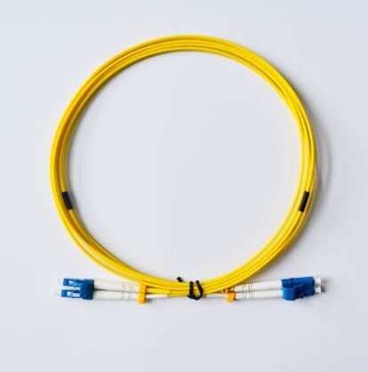 G657A ضفيرة PVC LSZH أحادي التصحيح الحبل المزدوج LC / UPC إلى LC / UPC