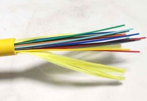 كابل بصري SM أحادي الوضع 48 نواة LSZH GJFJV-48B1 مركز التاريخ 9/125 PE PVC