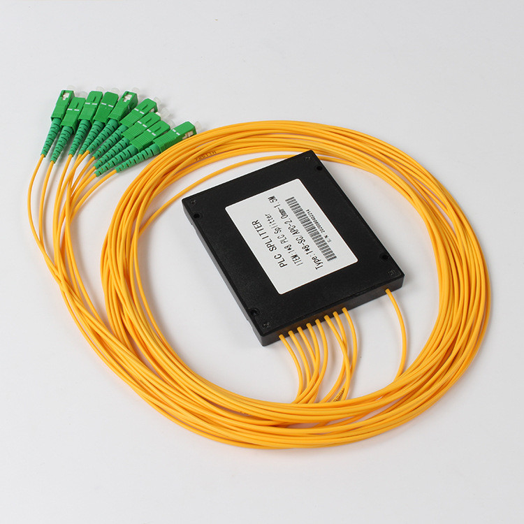 2.0MM الألياف البصرية الفاصل 1 X 8 PLC الفاصل SC APC مربع فرع 1.5 متر