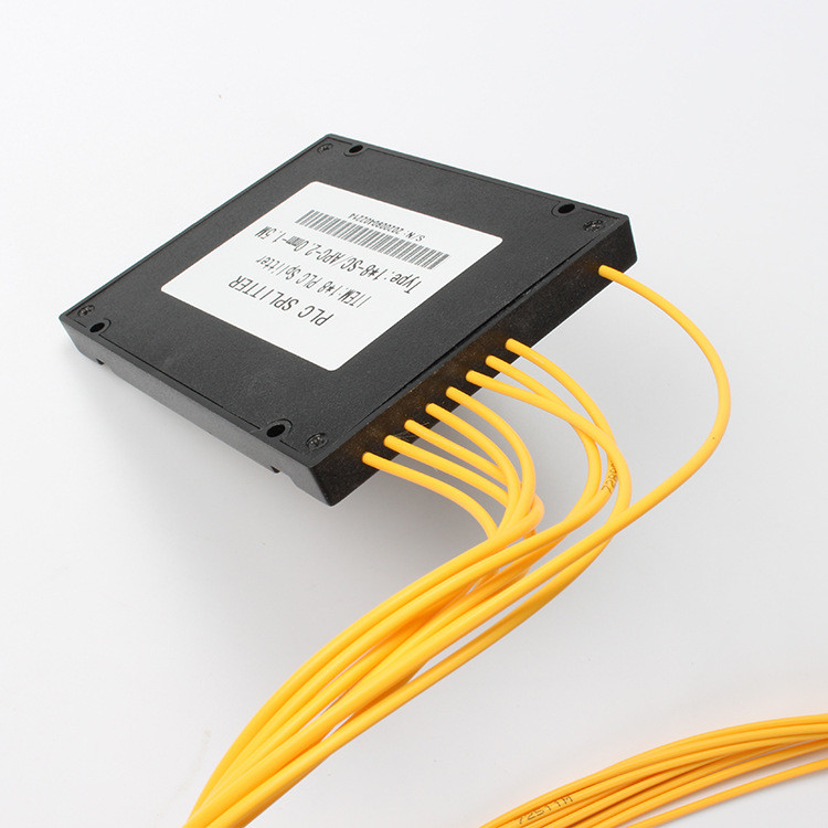 2.0MM الألياف البصرية الفاصل 1 X 8 PLC الفاصل SC APC مربع فرع 1.5 متر