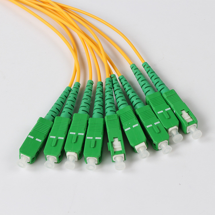 2.0MM الألياف البصرية الفاصل 1 X 8 PLC الفاصل SC APC مربع فرع 1.5 متر